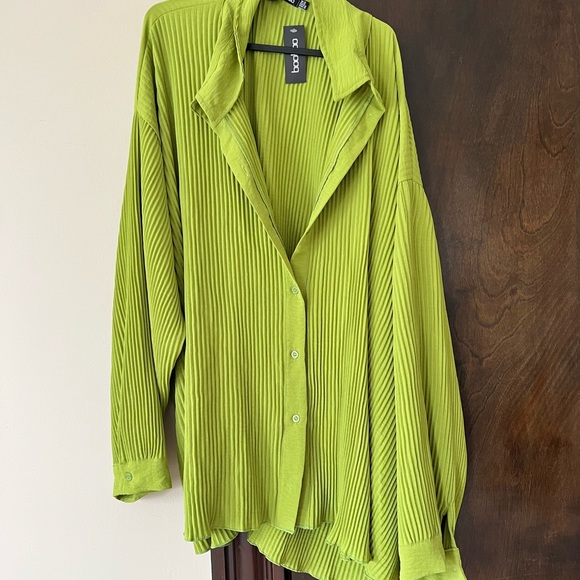 LIGHTWEIGHT GREEN BUTTONDOWN - Picture 1 of 3